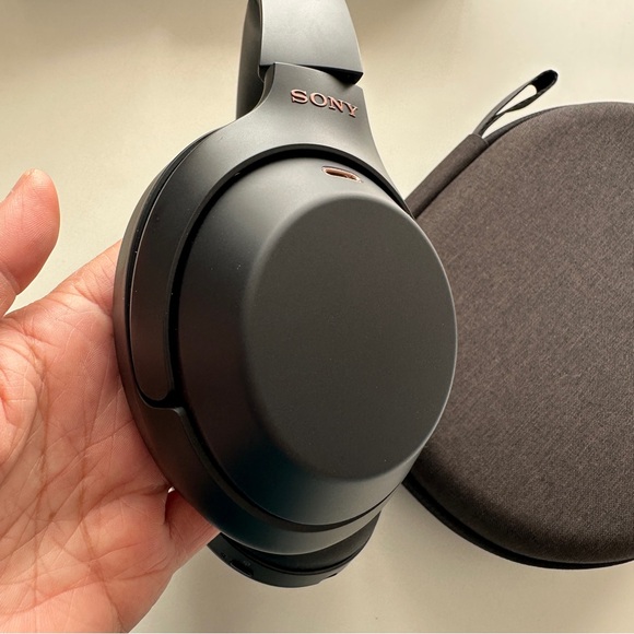 Like New Sony WH-1000XM4 Over-Ear Noise Cancelling Bluetooth Headphones - Picture 8 of 13